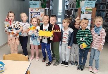 6-latki ze Szkoły Podstawowej w Jabłonce Kościelnej z wizytą w Bibliotece Publicznej